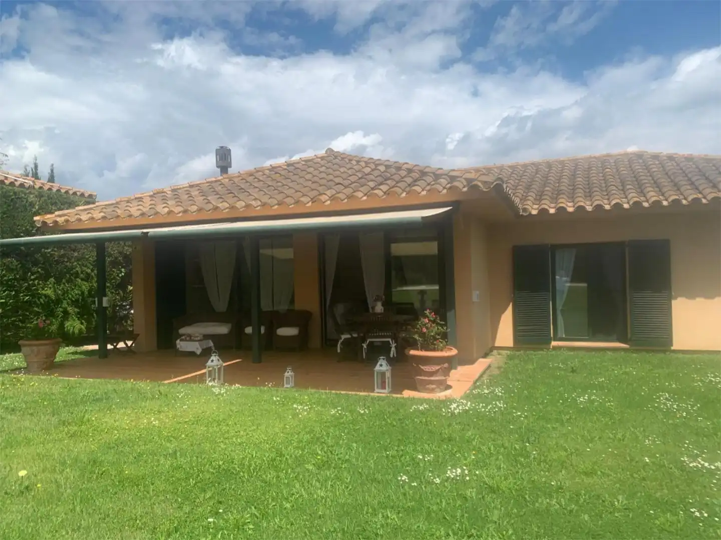 Flat for sale in Avinguda Josep Maria de Ventos, 17, Navata Garden of Flat for sale in Navata with Terrace and Swimming Pool