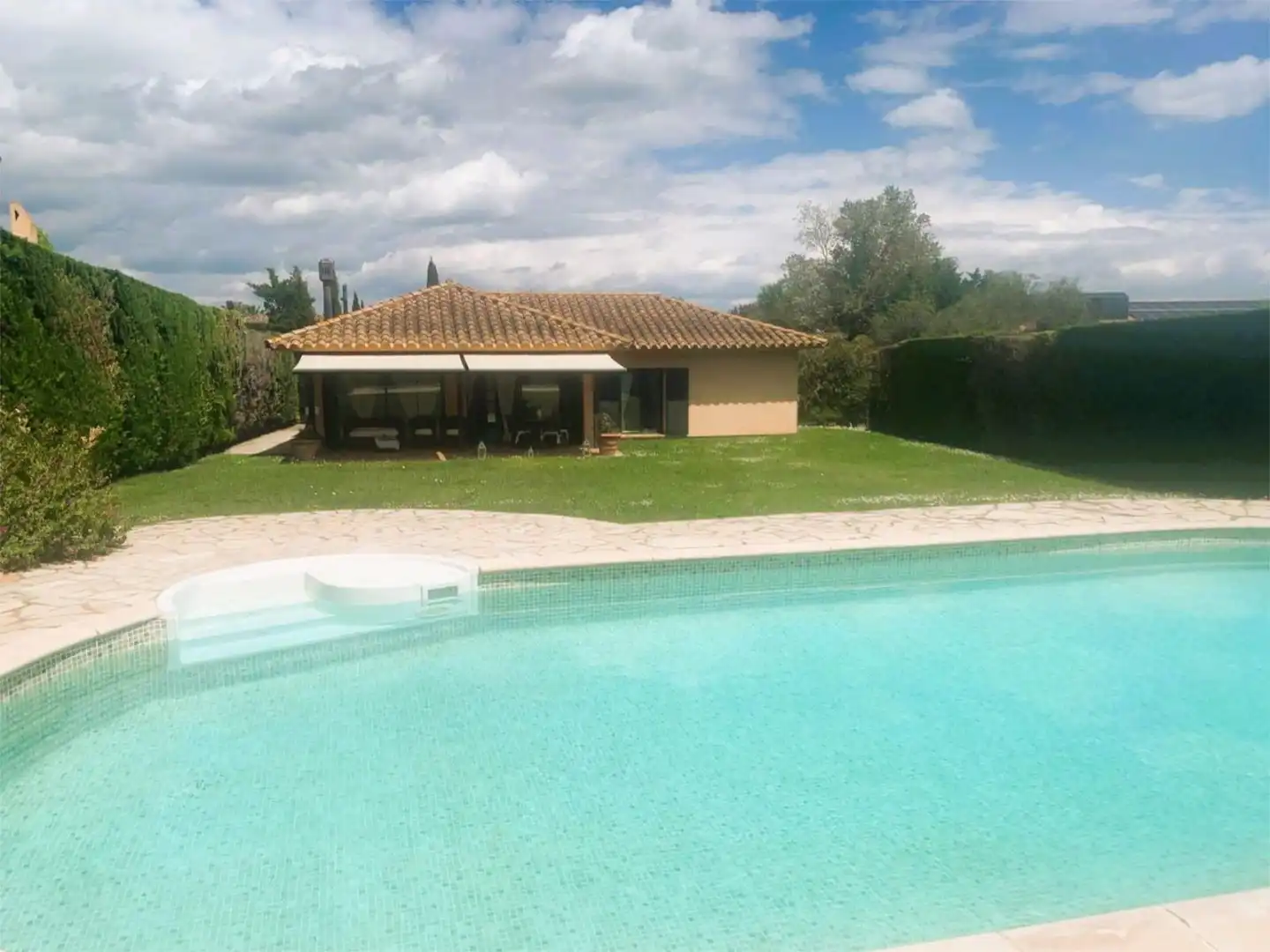 Flat for sale in Avinguda Josep Maria de Ventos, 17, Navata Swimming pool of Flat for sale in Navata with Terrace and Swimming Pool