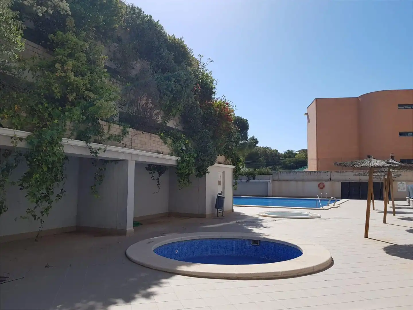 Pis de lloguer a Glorieta del Reino Unido, 6, Palmeral Piscina de Pis de lloguer en Alicante / Alacant amb Aire condicionat, Piscina i Balcó
