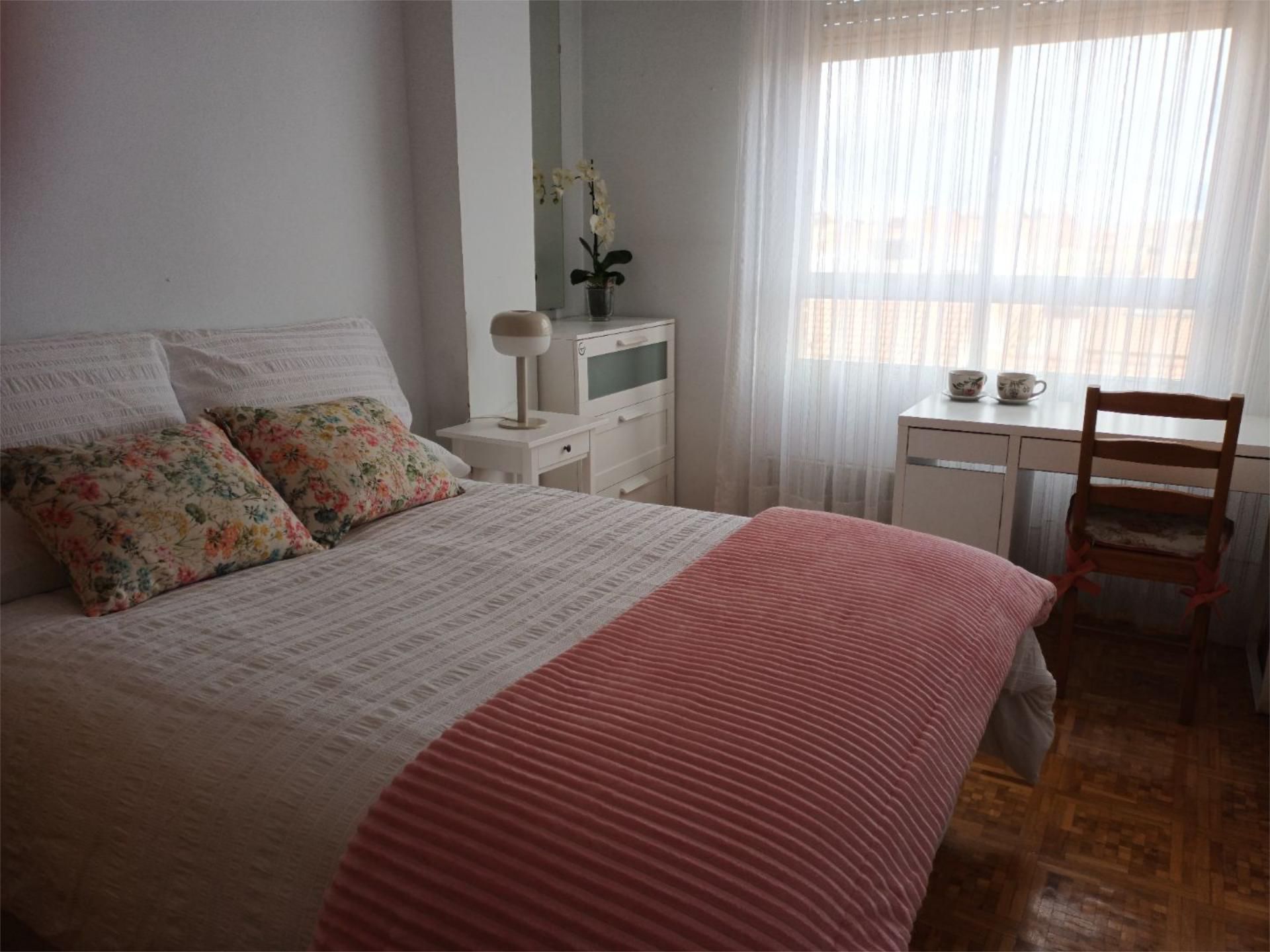 Bedroom of Flat to share in Aranda de Duero  with Heating, Parquet flooring and Terrace