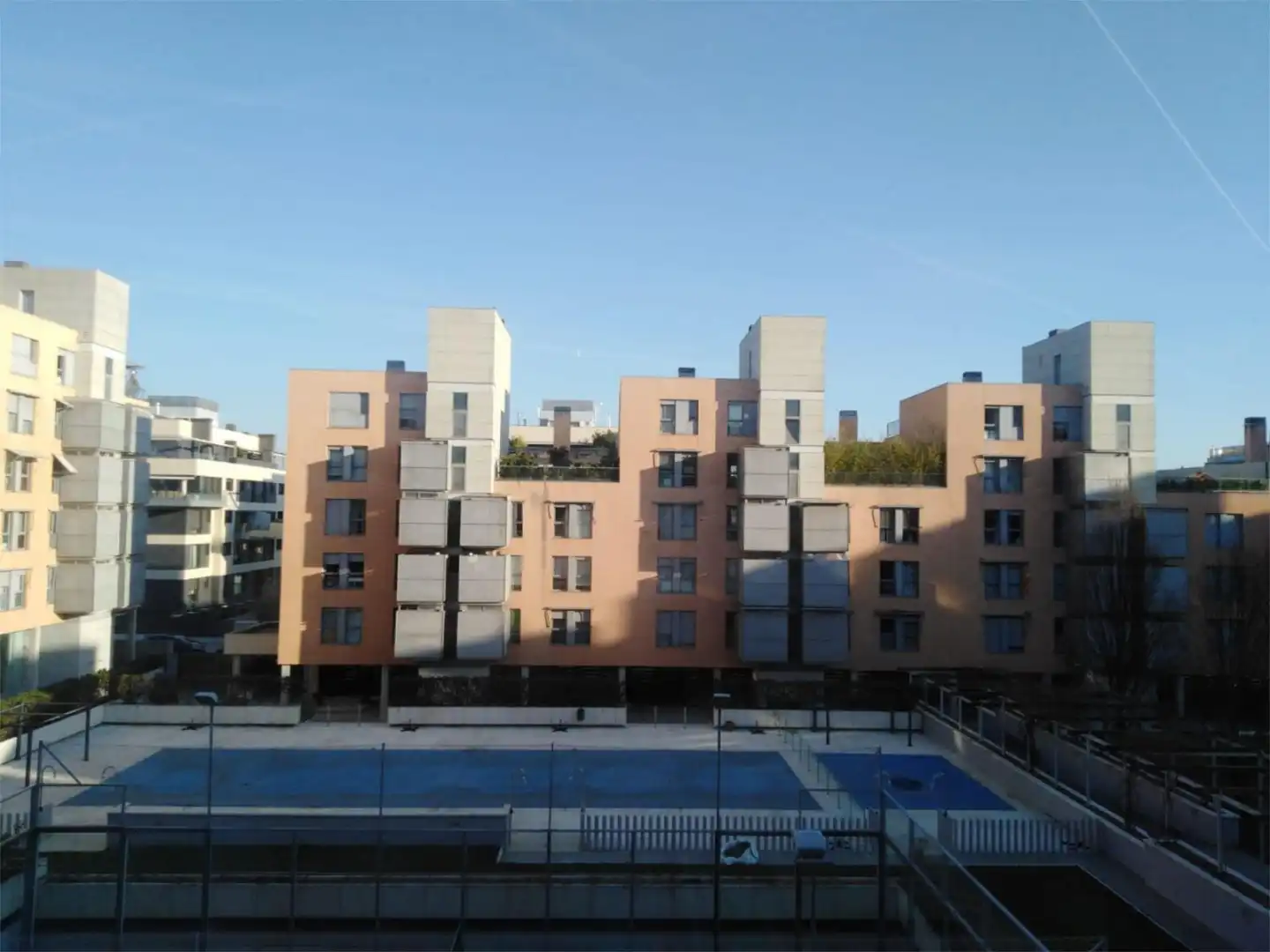 Exterior view of Flat for share in Madrid  with Private garden, Storage room and Furnished