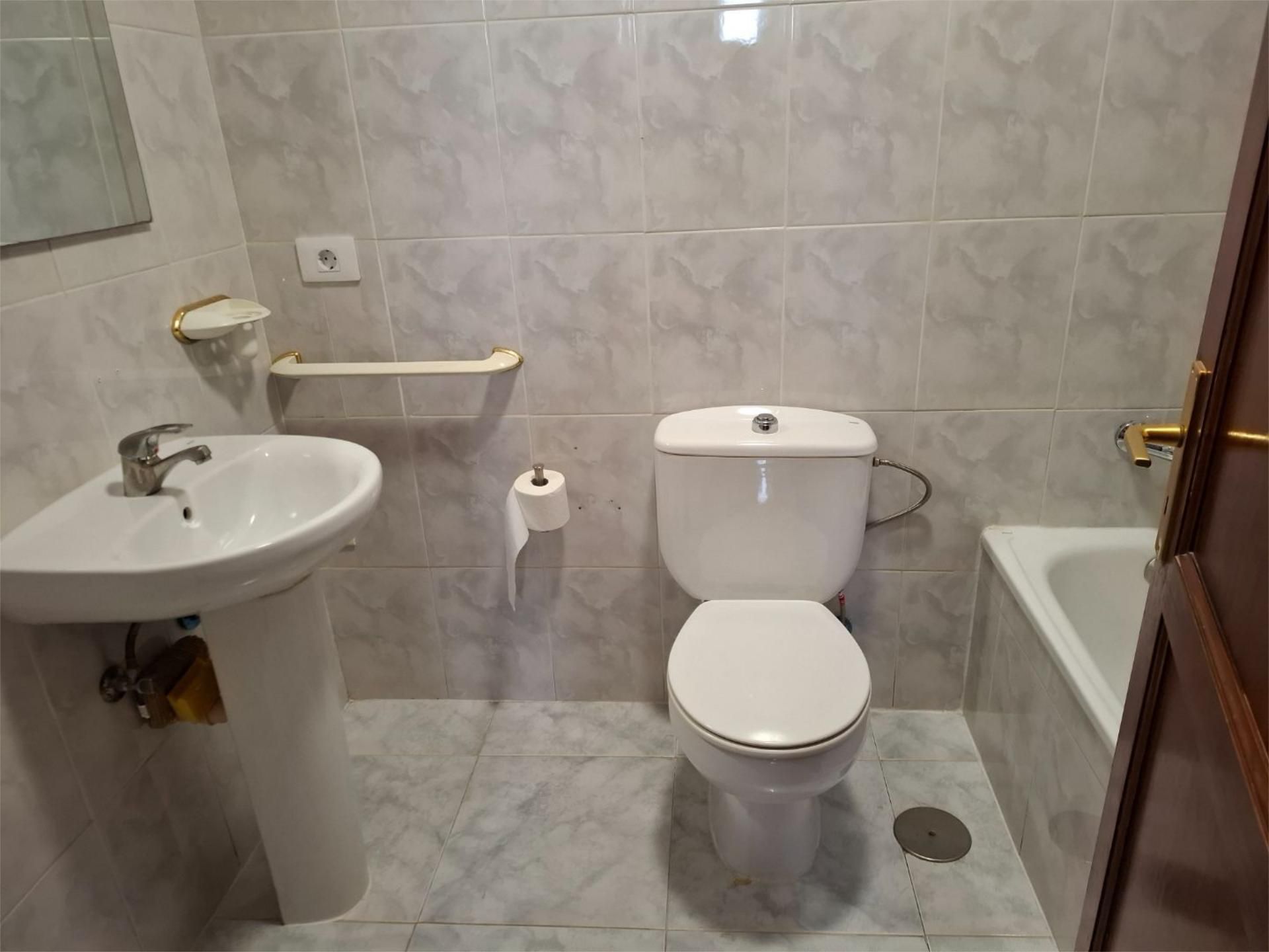 Bany de Pis de lloguer en Telde amb Terrassa, Moblat i Balcó