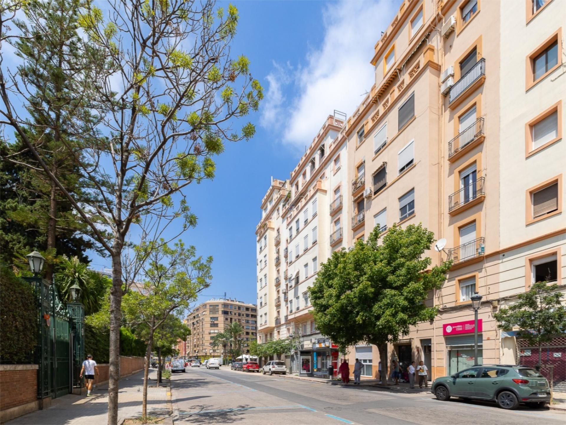 Vista exterior de Pis en venda en  Valencia Capital amb Jardí privat, Moblat i Balcó