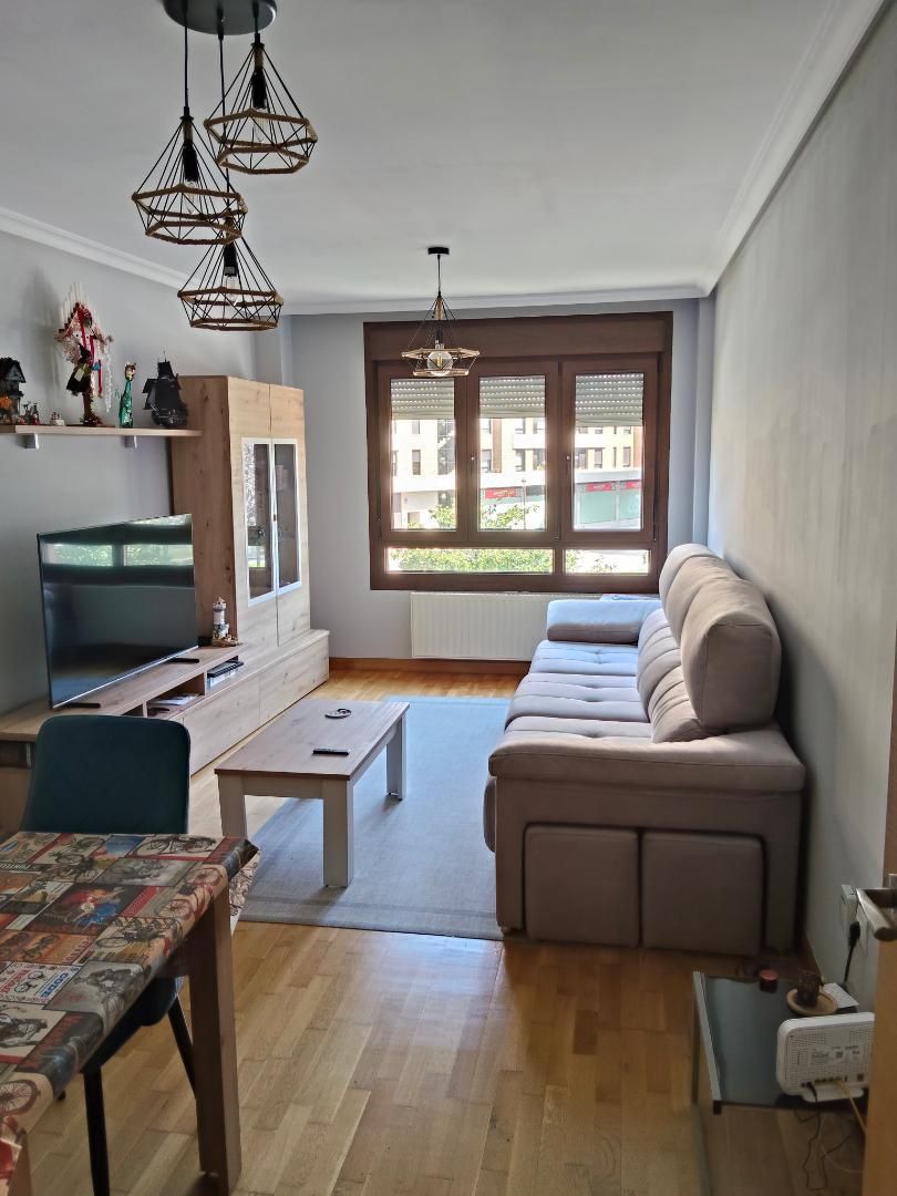 Living room of Flat for sale in Oviedo   with Heating, Parquet flooring and Furnished