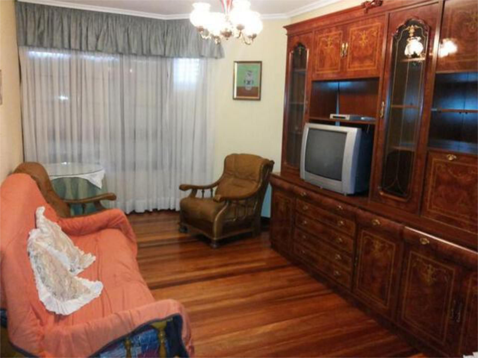 Sala de estar de Piso de alquiler en Villarcayo de Merindad de Castilla la Vieja con Calefacción y Amueblado