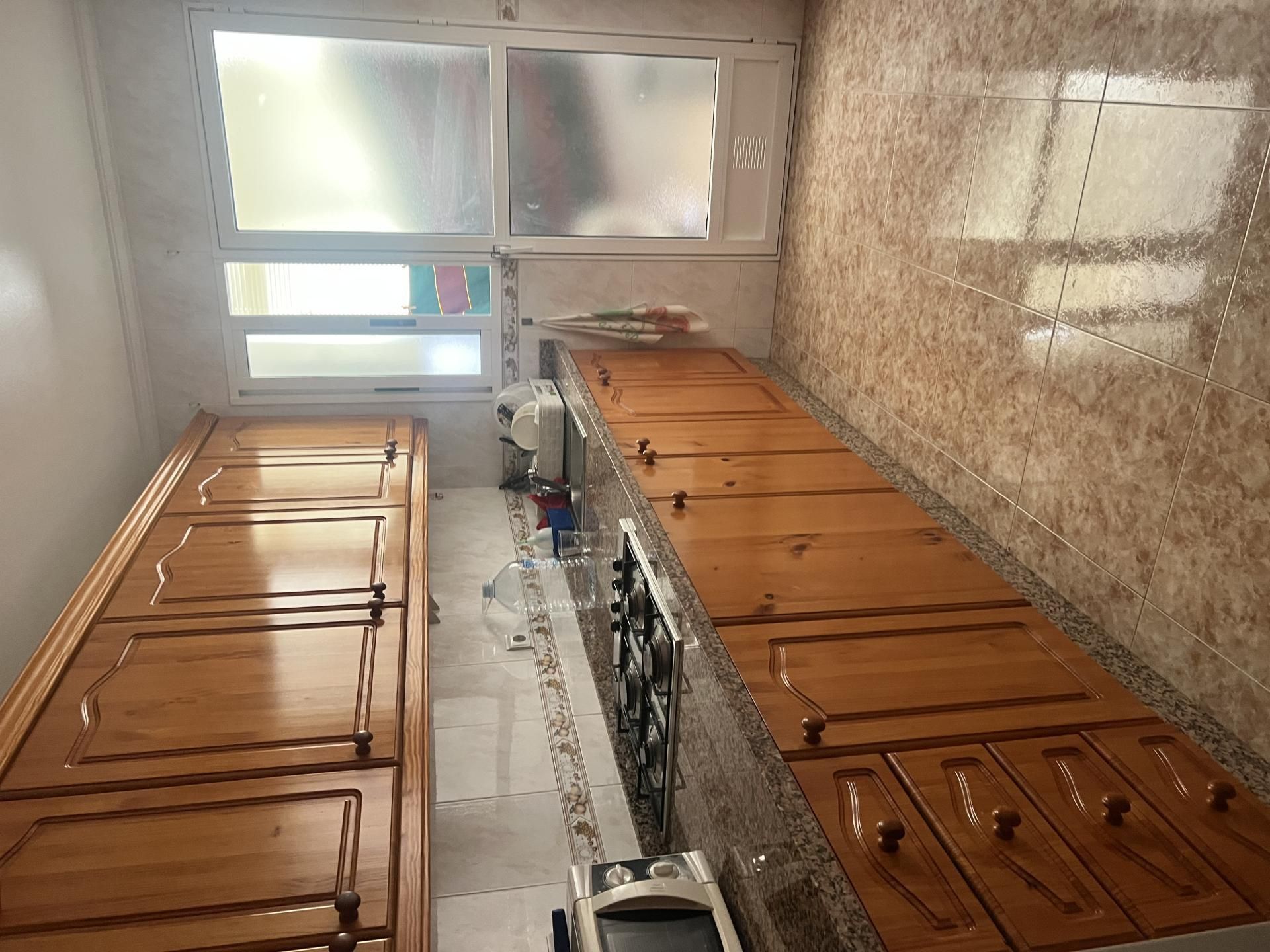 Kitchen of Flat to share in El Campello  with Air Conditioner, Heating and Parquet flooring