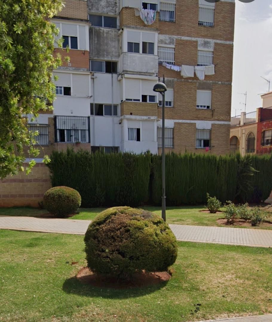 Vista exterior de Pis en venda en Dos Hermanas amb Rentadora i Balcó