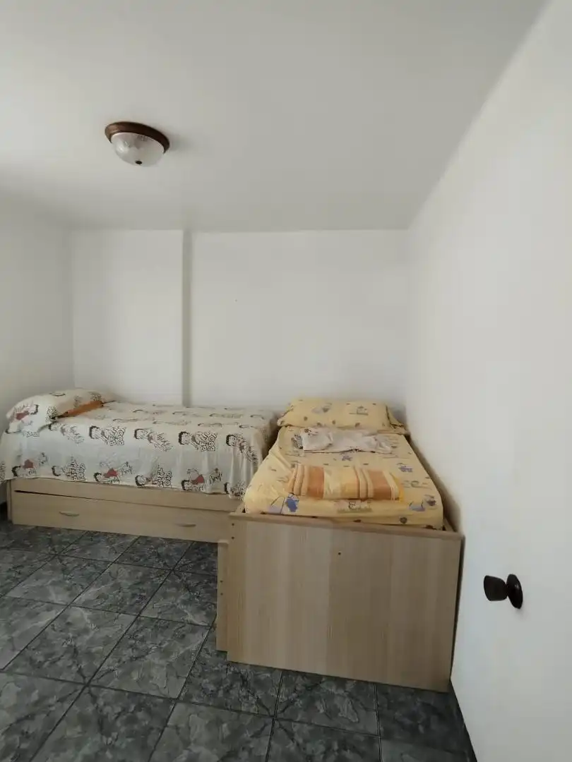 Dormitori de Pis en venda en Almería amb Moblat, Rentadora i Balcó