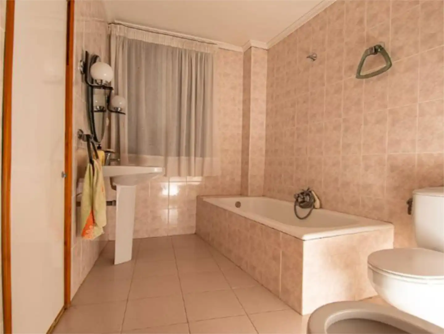 Casa adosada en venta en Calle Mayor, 26, Arcos de Jalón Baño de Casa adosada en venta en Arcos de Jalón con Terraza, Trastero y Amueblado