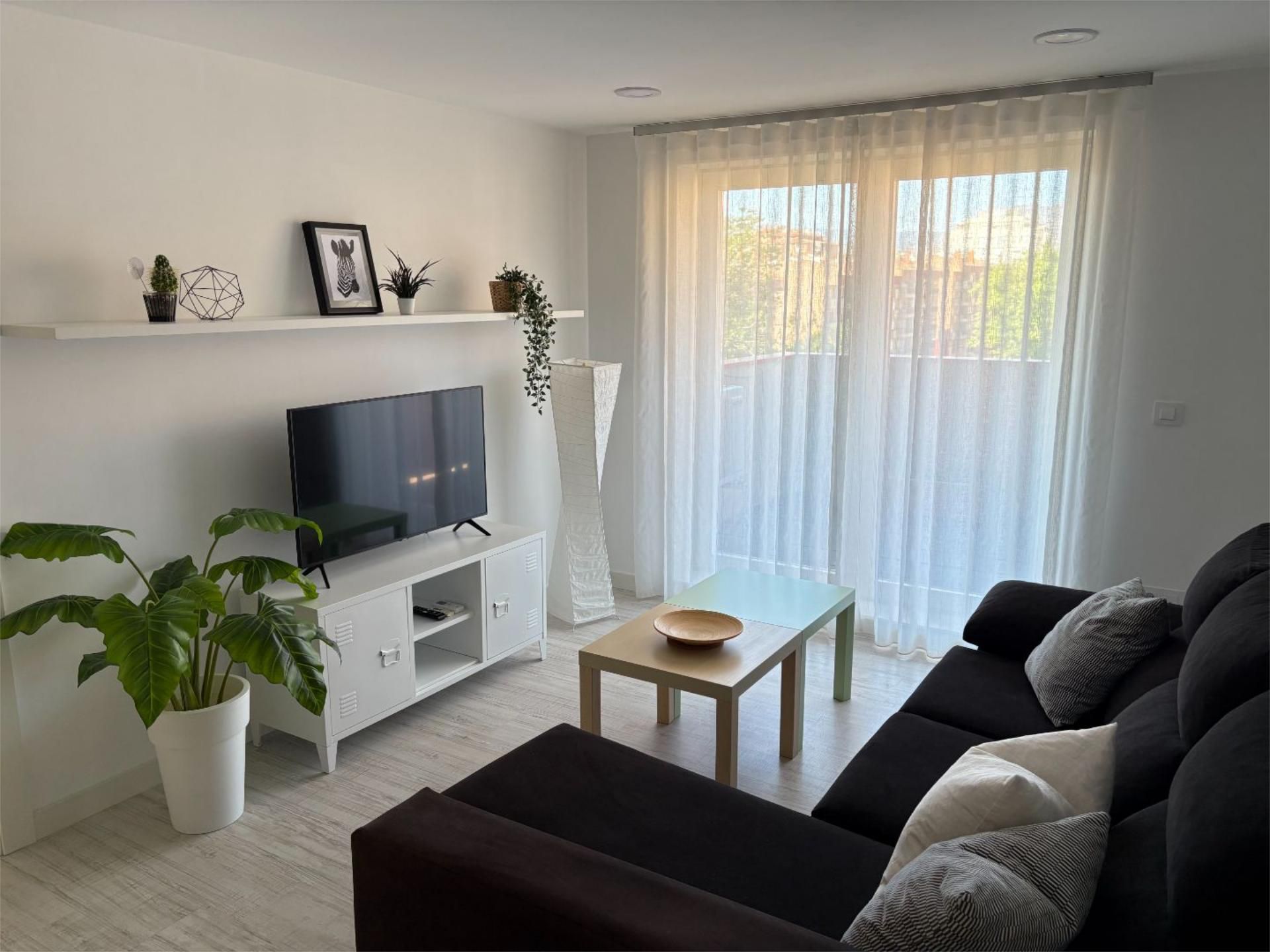 Living room of Flat to rent in Arnedo  with Air Conditioner, Heating and Parquet flooring
