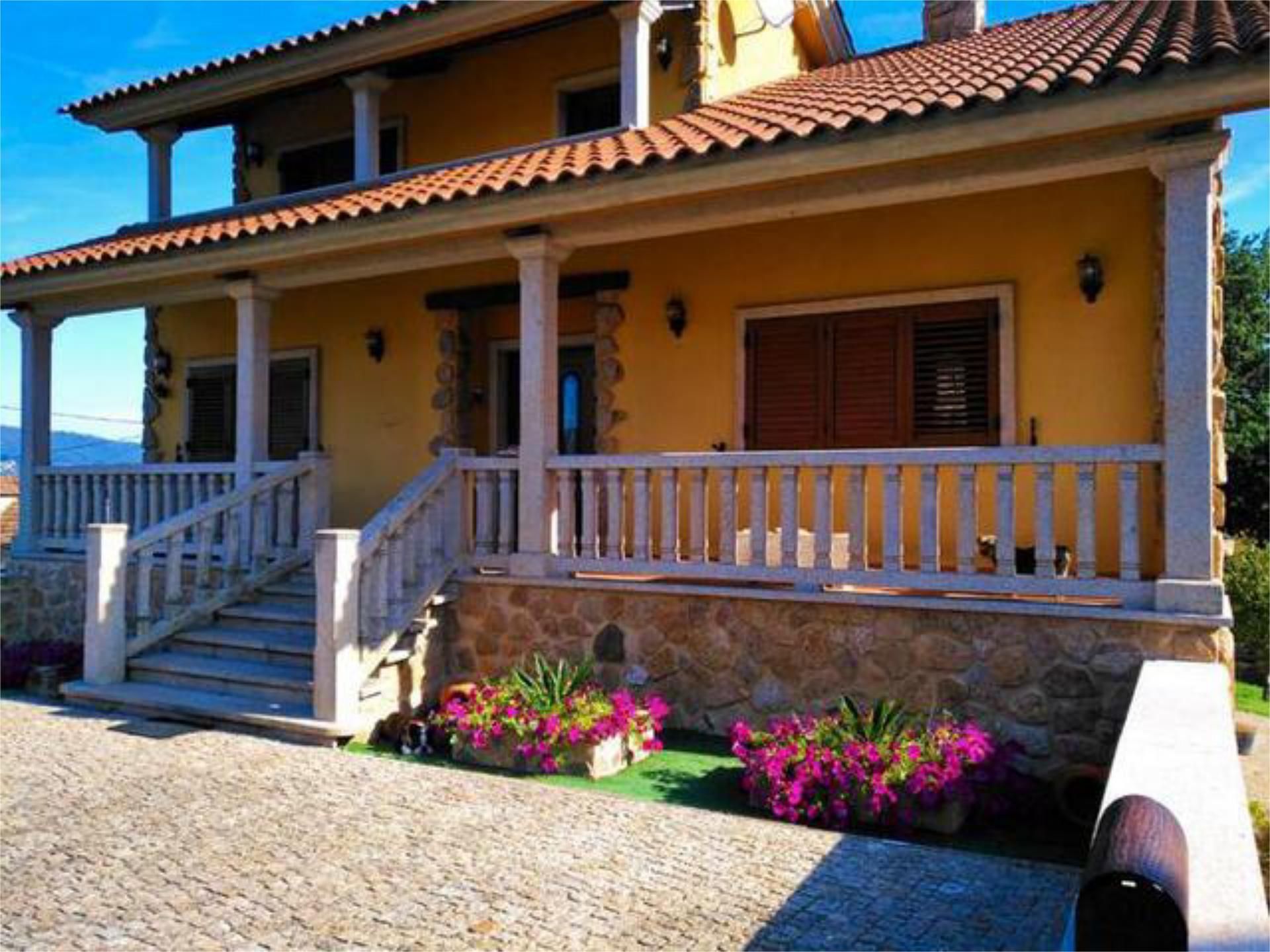 Jardí de Casa adosada en venda en Redondela amb Jardí privat, Terrassa i Piscina