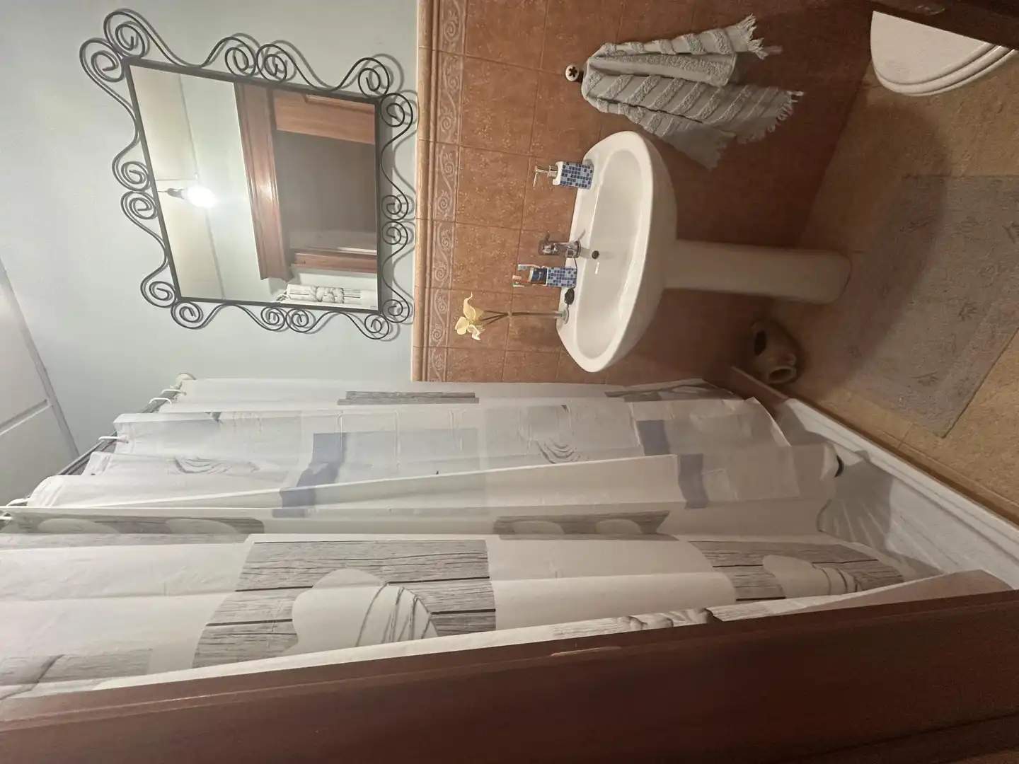 Detached homes for sale in Camino de San Pedro de Mérida, 95, San Pedro de Mérida Bathroom of Detached homes for sale in San Pedro de Mérida with Air Conditioner, Private garden and Parquet flooring