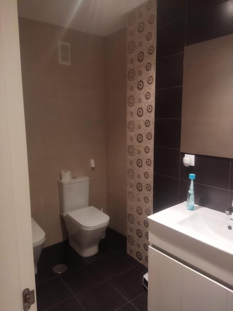 Bathroom of Flat to rent in Baeza  with Air Conditioner, Heating and Parquet flooring