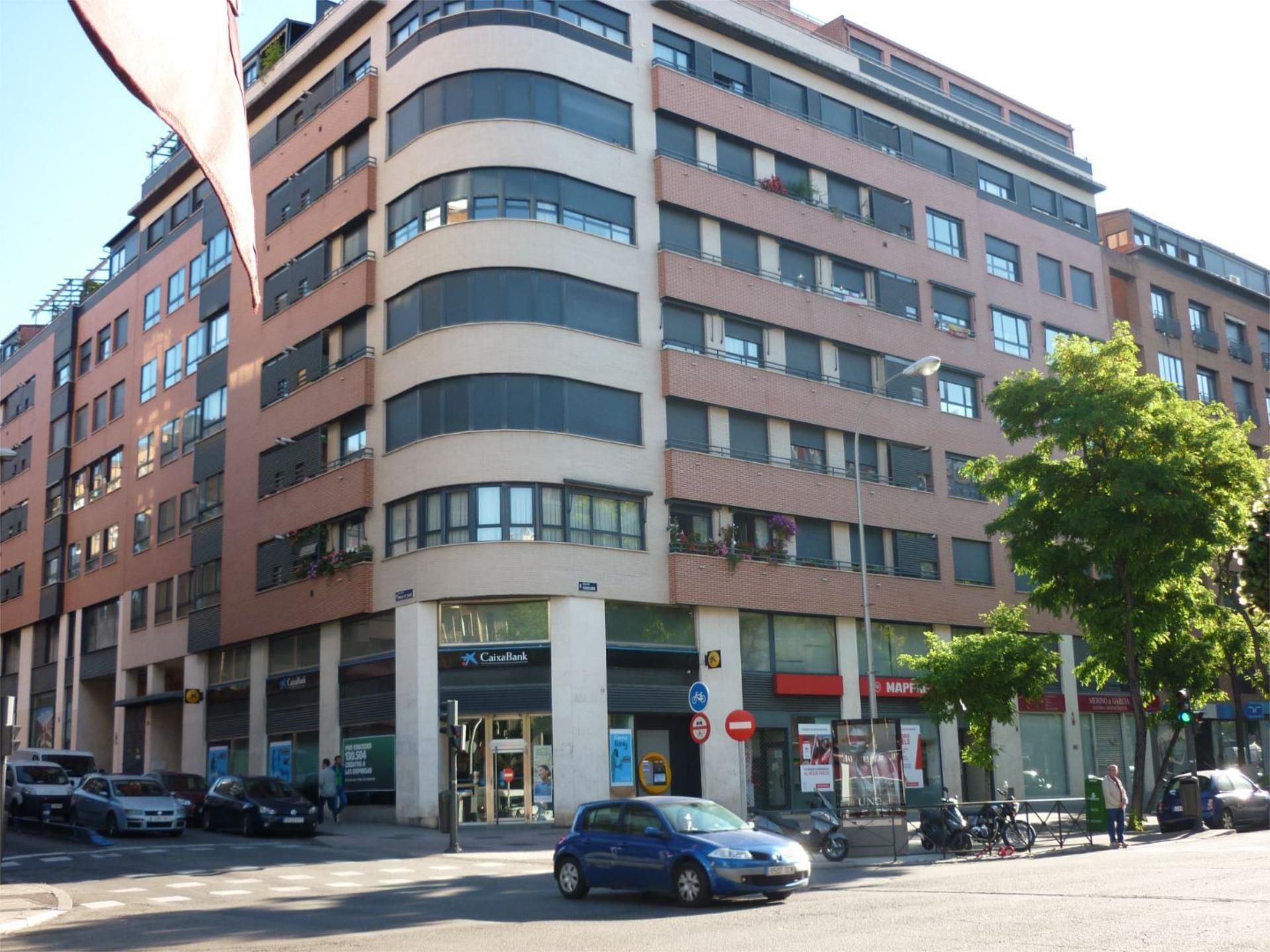 Vista exterior de Pis de lloguer en  Madrid Capital amb Aire condicionat, Calefacció i Jardí privat
