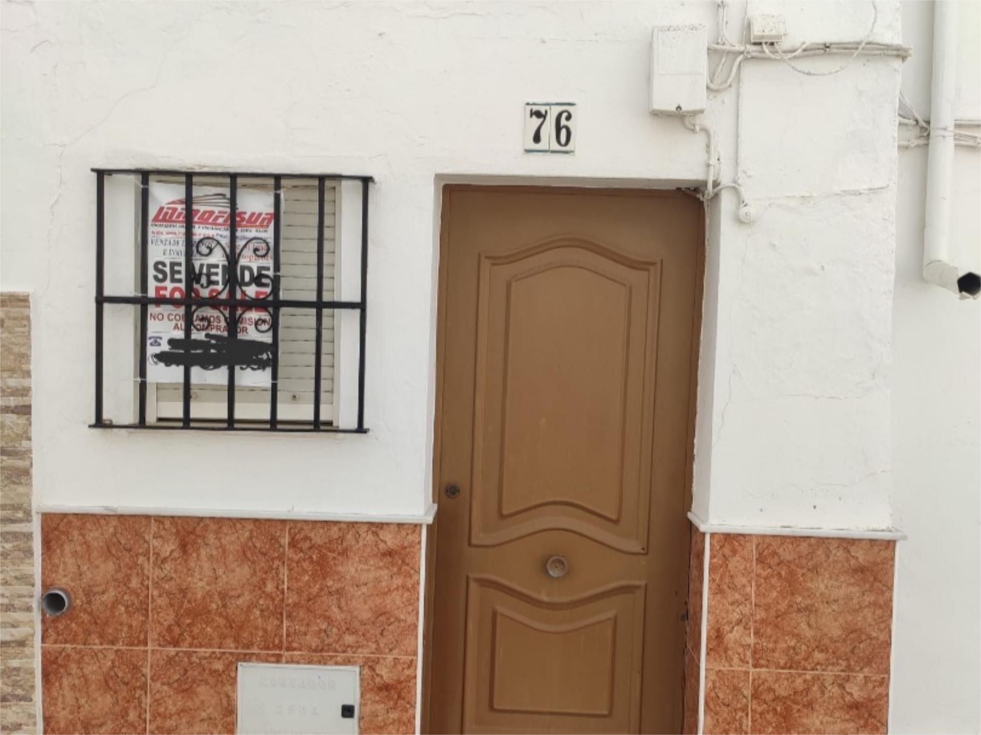 Vista exterior de Pis en venda en Olvera amb Jardí privat, Terrassa i Moblat