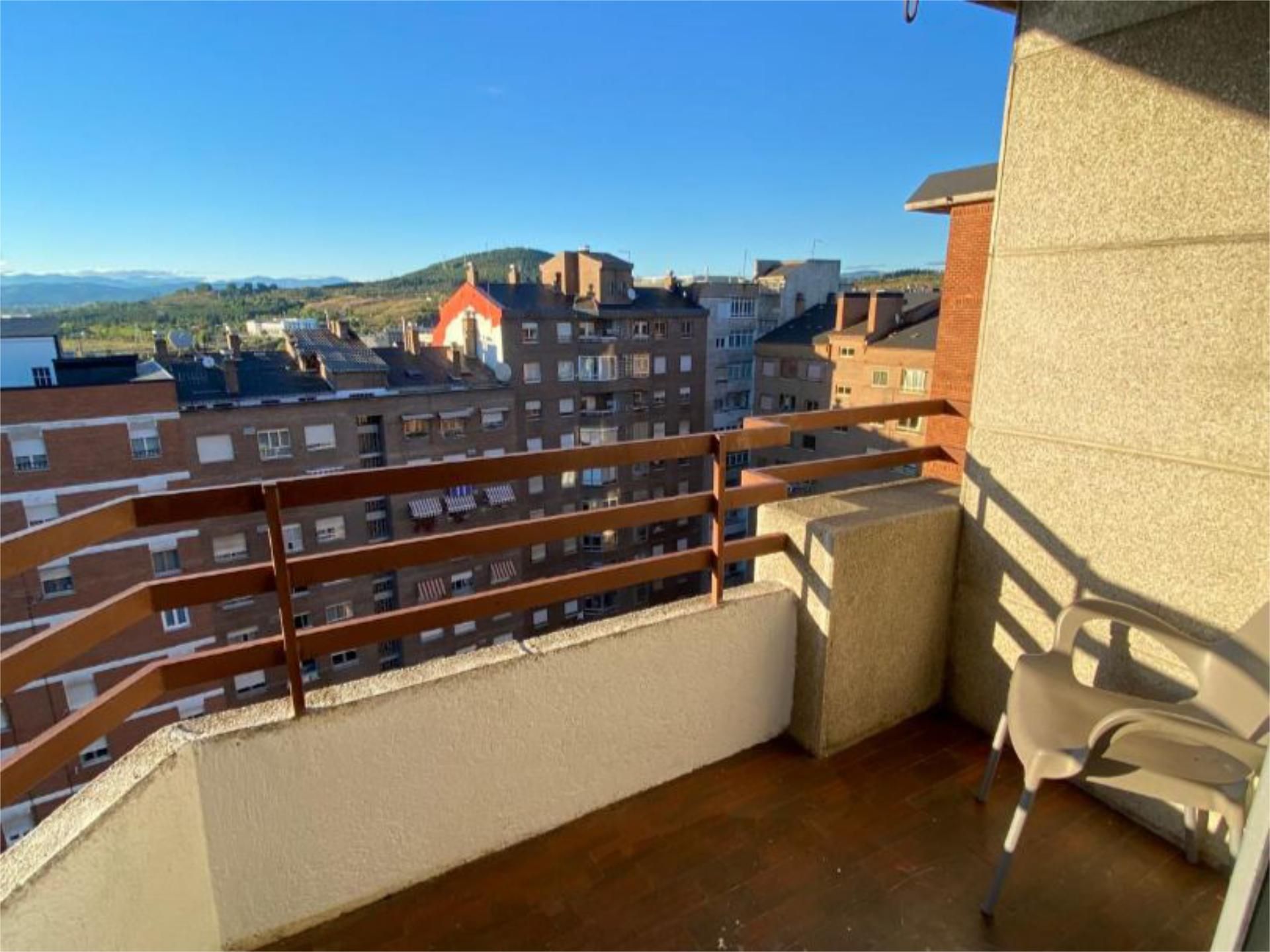 Vista exterior de Pis per a compartir en Ponferrada amb Calefacció, Parquet i Moblat