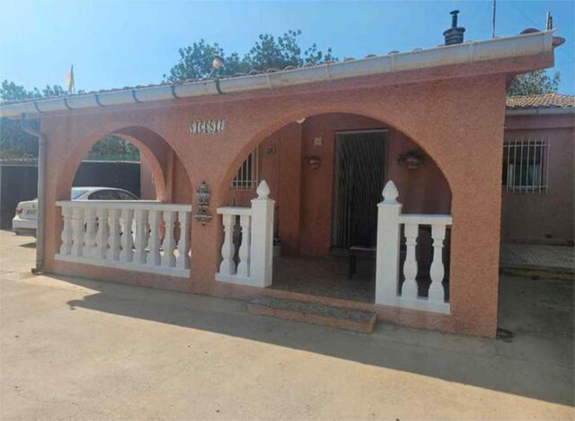 Vista exterior de Casa adosada en venda en Pedralba amb Calefacció, Traster i Piscina