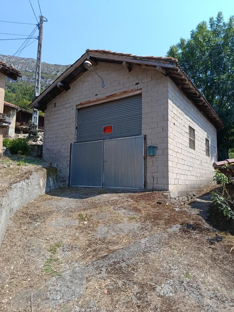 Vista exterior de Casa adosada en venda en Quirós