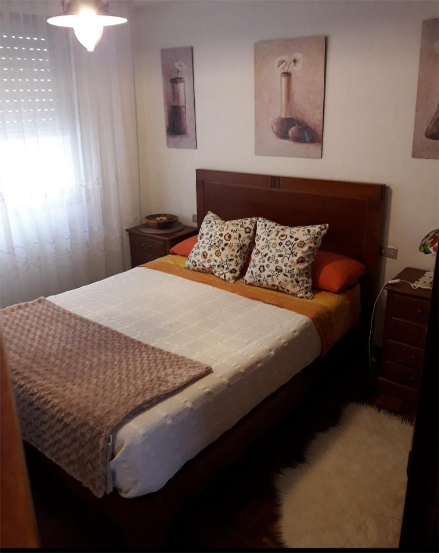 Bedroom of Flat to share in Vigo   with Parquet flooring, Terrace and Storage room