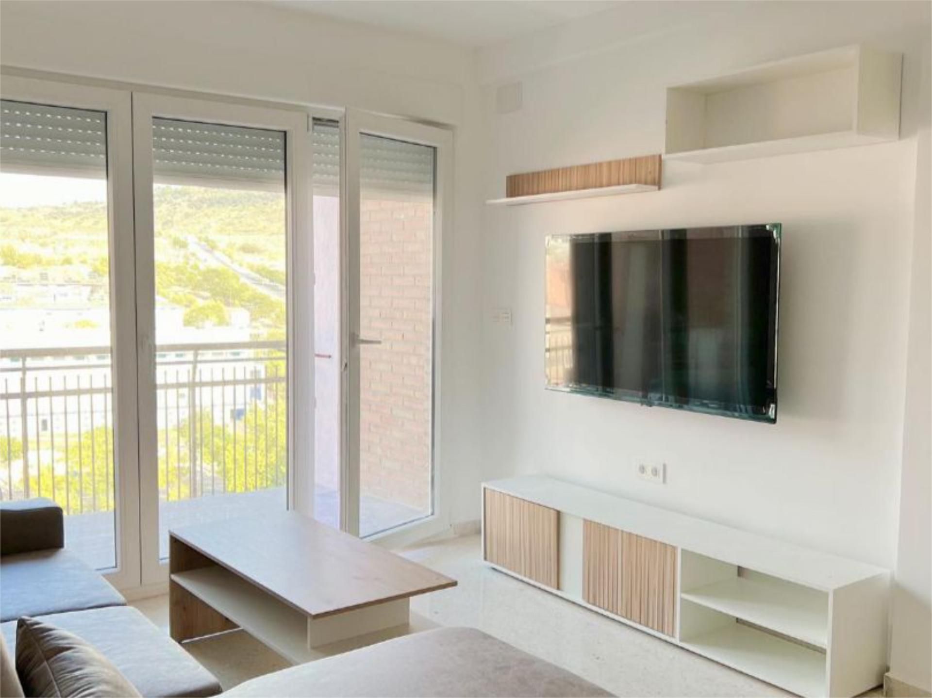 Living room of Attic to share in  Granada Capital  with Private garden, Terrace and Furnished