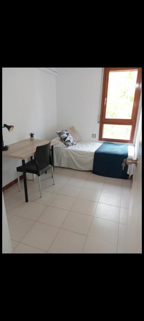 Bedroom of Flat to share in Cornellà de Llobregat  with Furnished, Oven and Washing machine