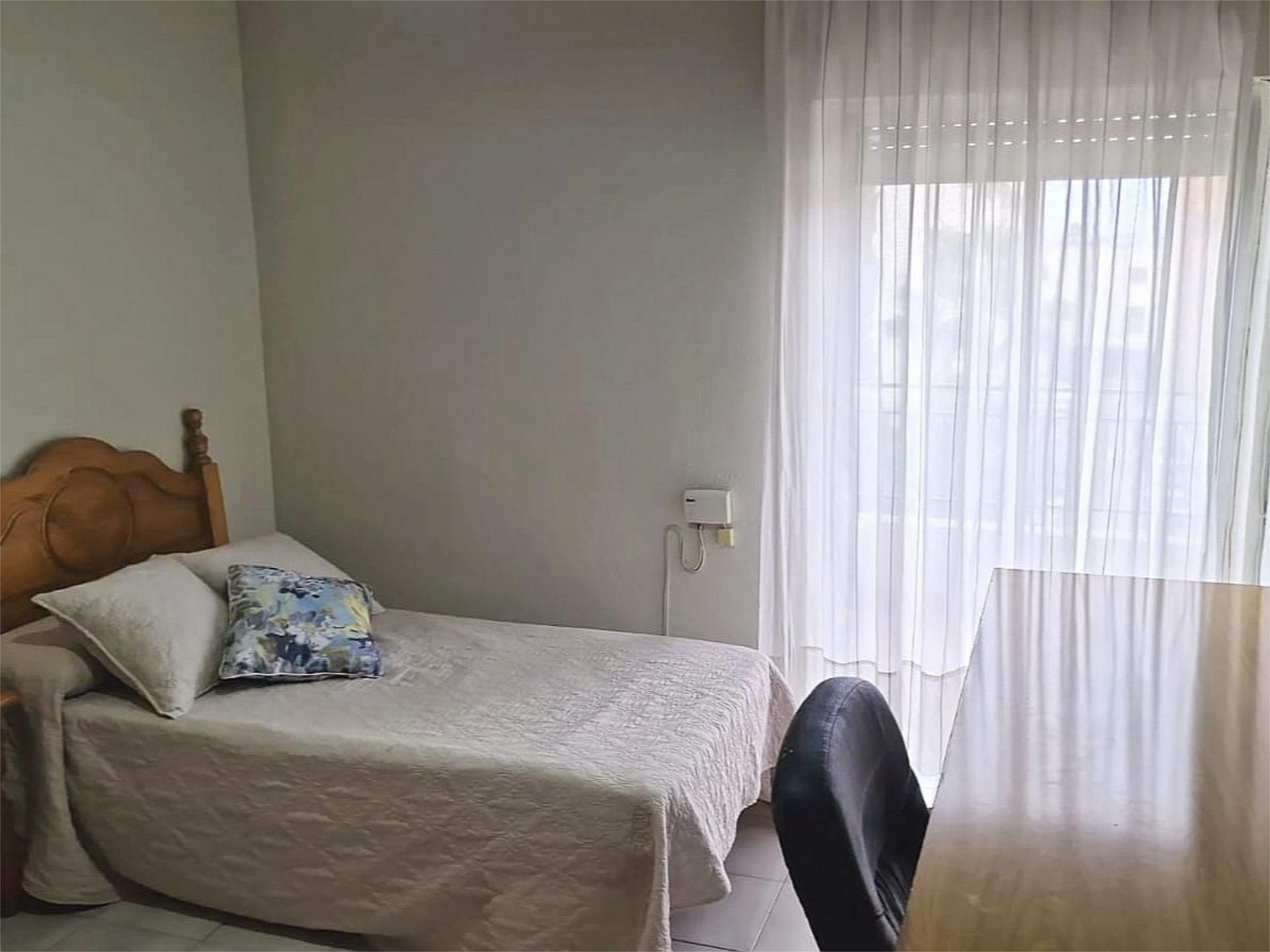 Bedroom of Flat to share in  Sevilla Capital  with Air Conditioner, Terrace and Storage room