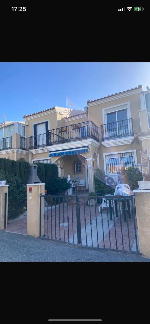 Exterior view of Single-family semi-detached to rent in Torrevieja  with Air Conditioner, Private garden and Parquet flooring