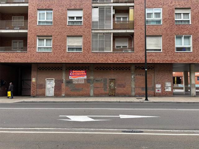 Local comercial en Alquiler en Calle de Miguel Servet, 156 en La Granja
