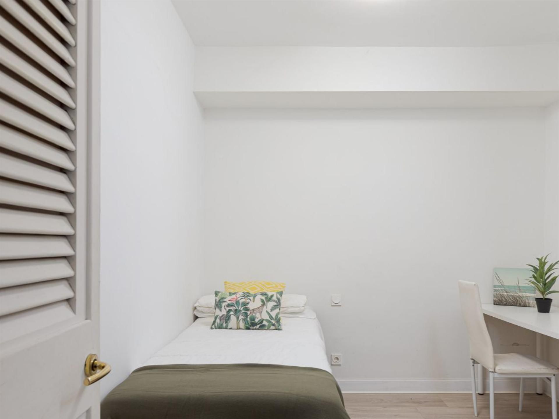 Flat to share in Prim Kalea, 30, Área Romántica