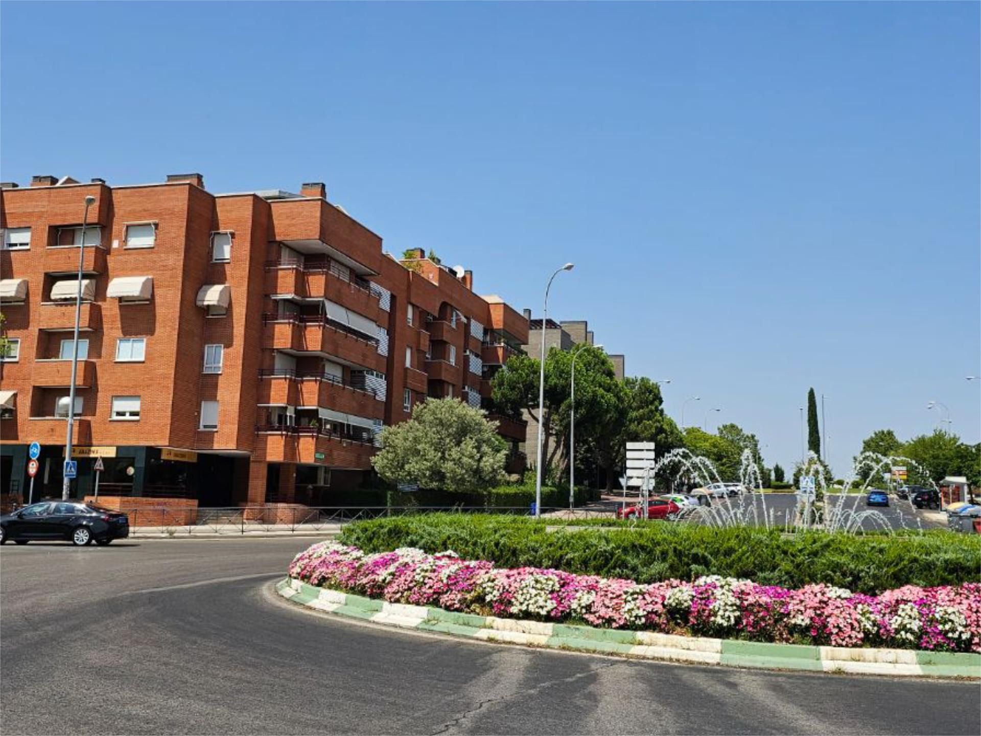 Vista exterior de Pis en venda en Alcobendas amb Aire condicionat, Calefacció i Jardí privat