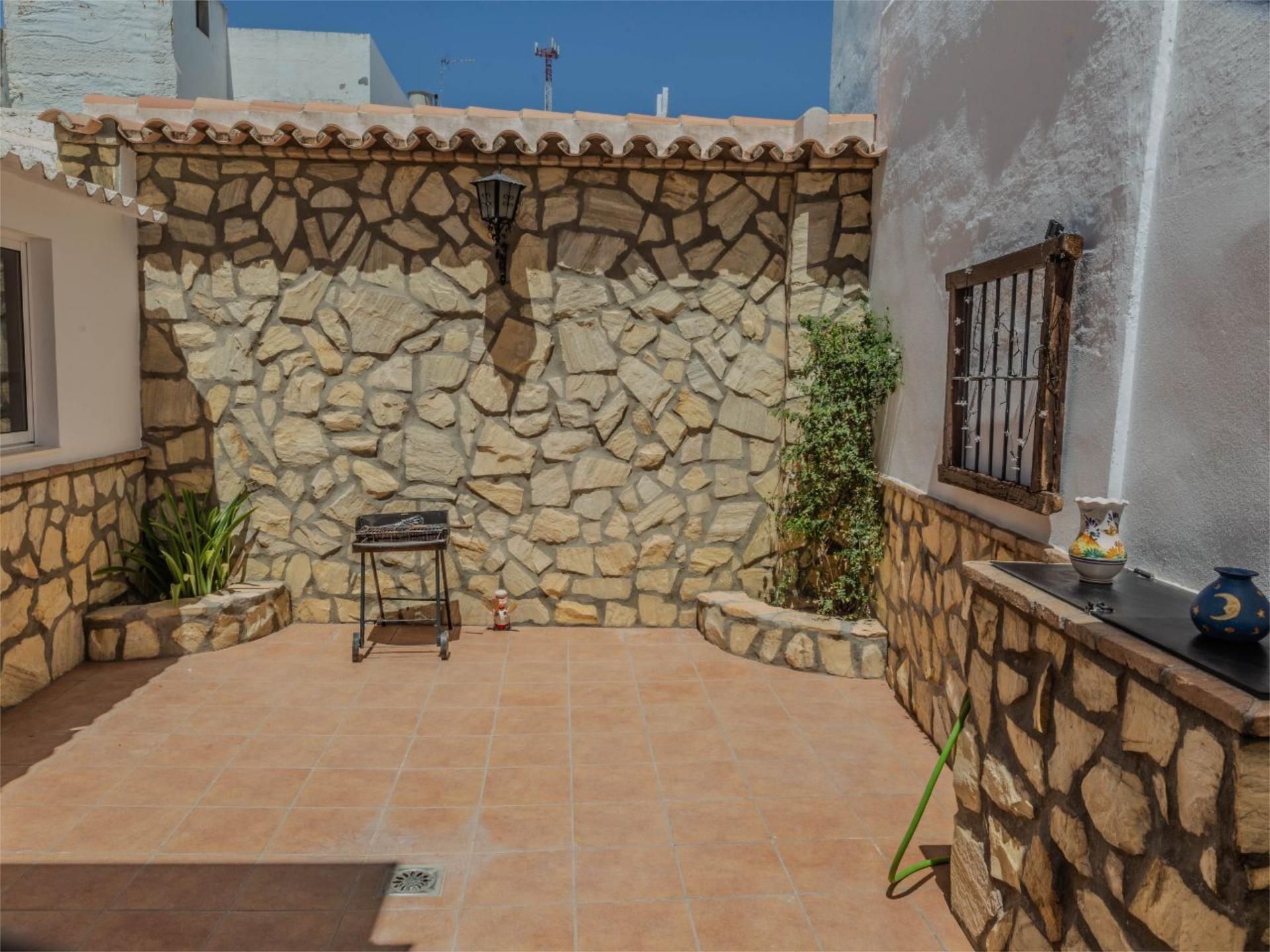 Garden of Flat to share in Osuna  with Air Conditioner, Heating and Terrace