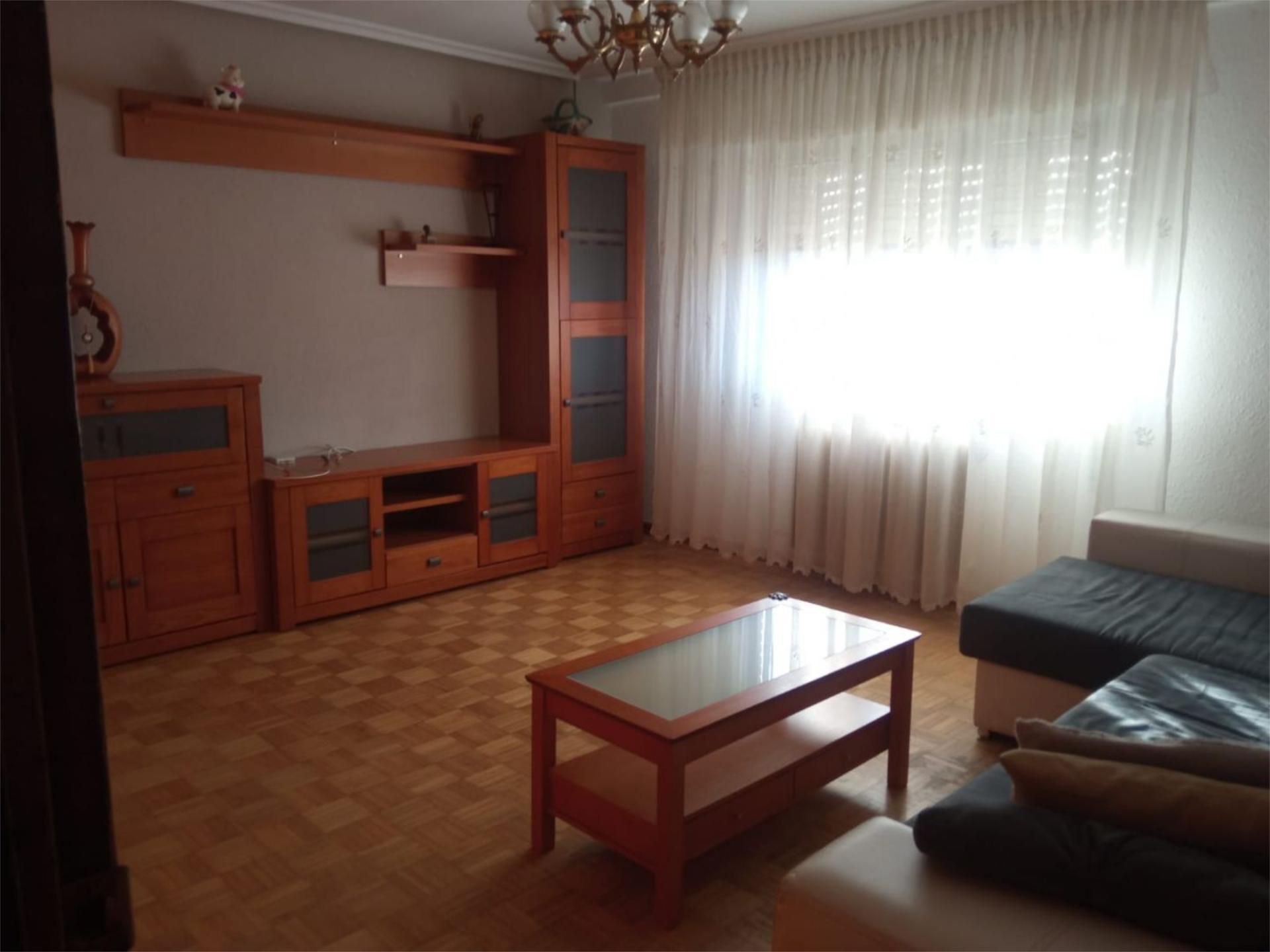 Sala d'estar de Pis de lloguer en Valverde de la Virgen amb Calefacció, Parquet i Terrassa