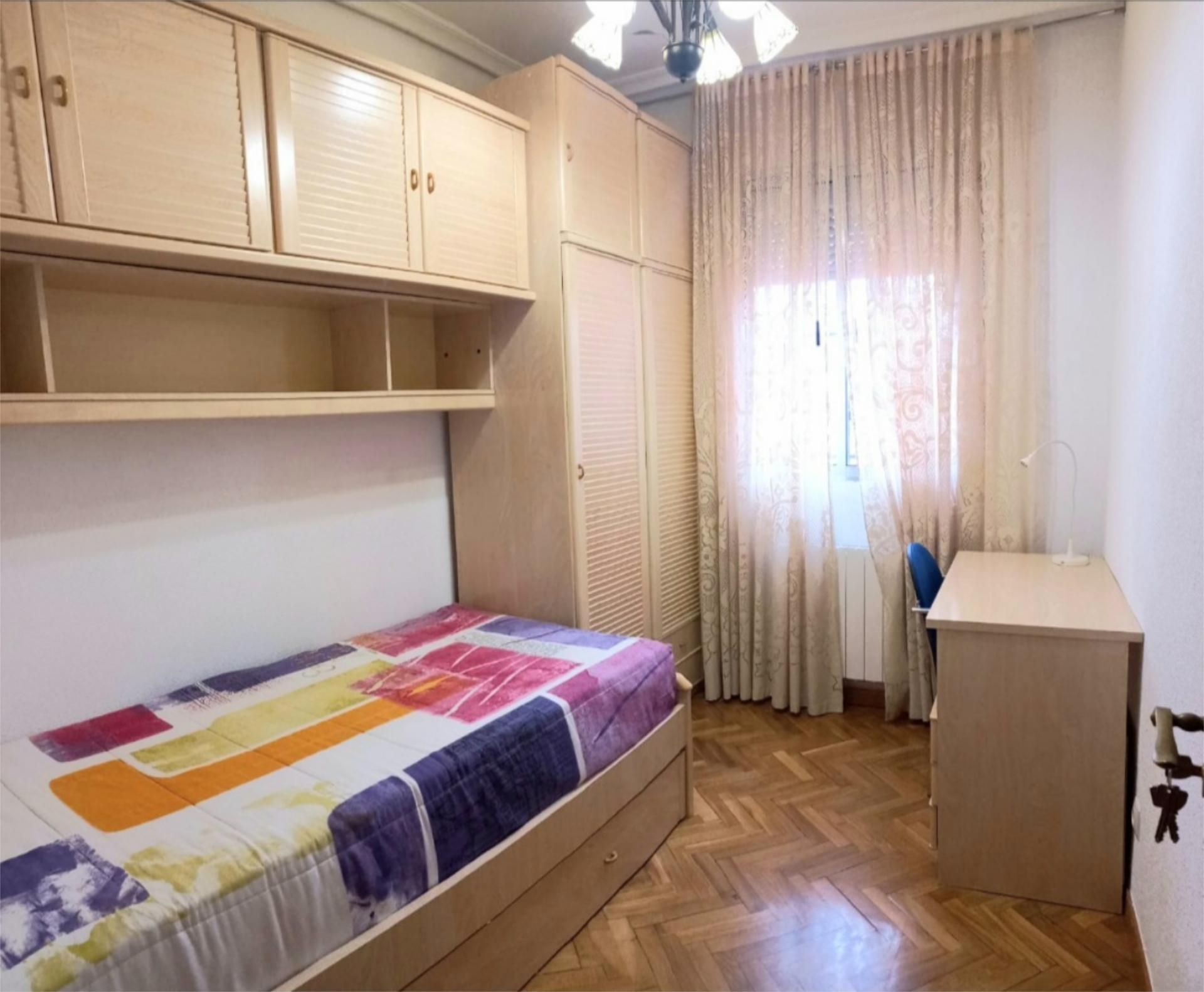 Bedroom of Flat to share in Valladolid Capital  with Heating, Parquet flooring and Terrace