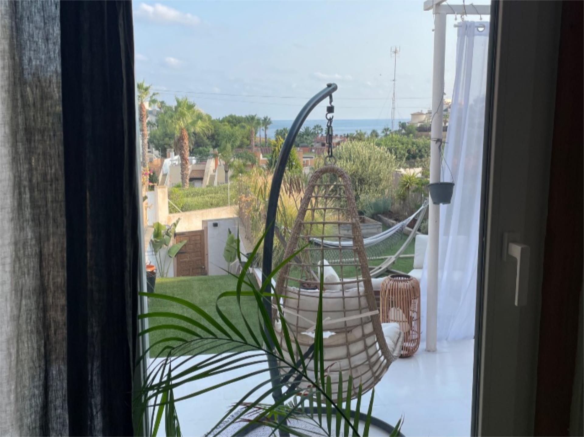 Terrassa de Casa adosada en venda en El Campello amb Aire condicionat, Calefacció i Jardí privat
