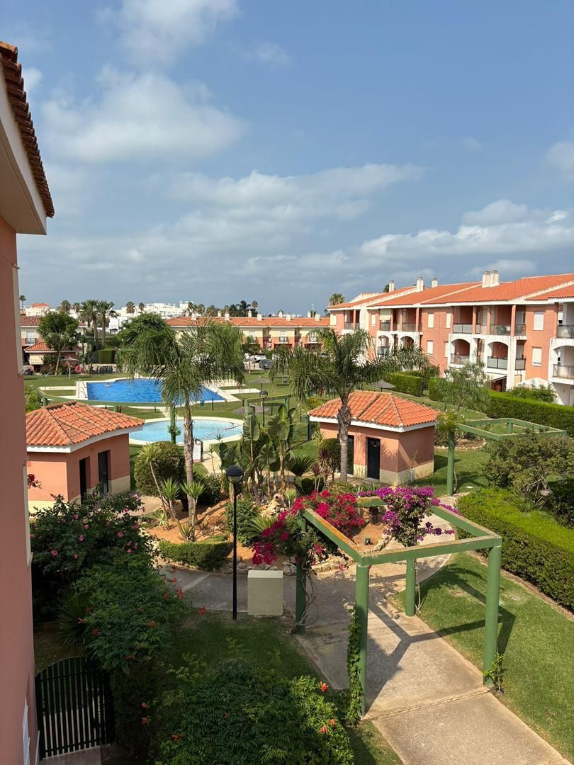 Vista exterior de Pis en venda en Chipiona amb Aire condicionat, Terrassa i Piscina