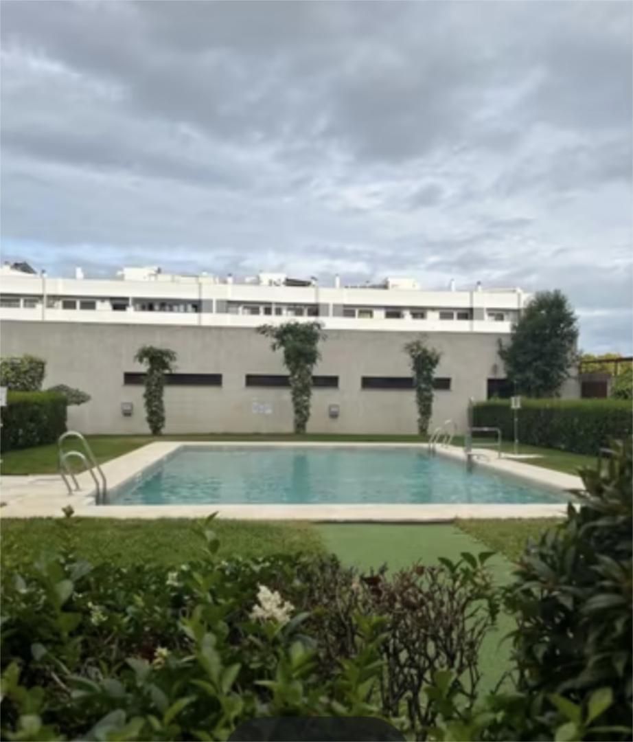 Swimming pool of Garage to rent in El Puerto de Santa María