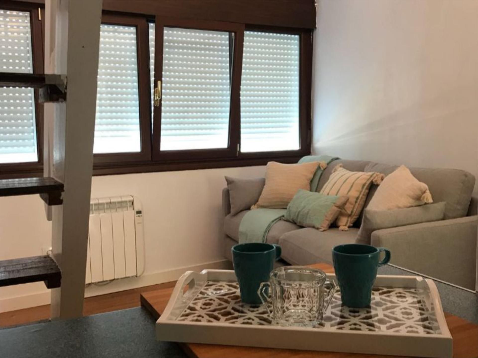 Sala de estar de Apartamento de alquiler en Laredo con Calefacción y Amueblado