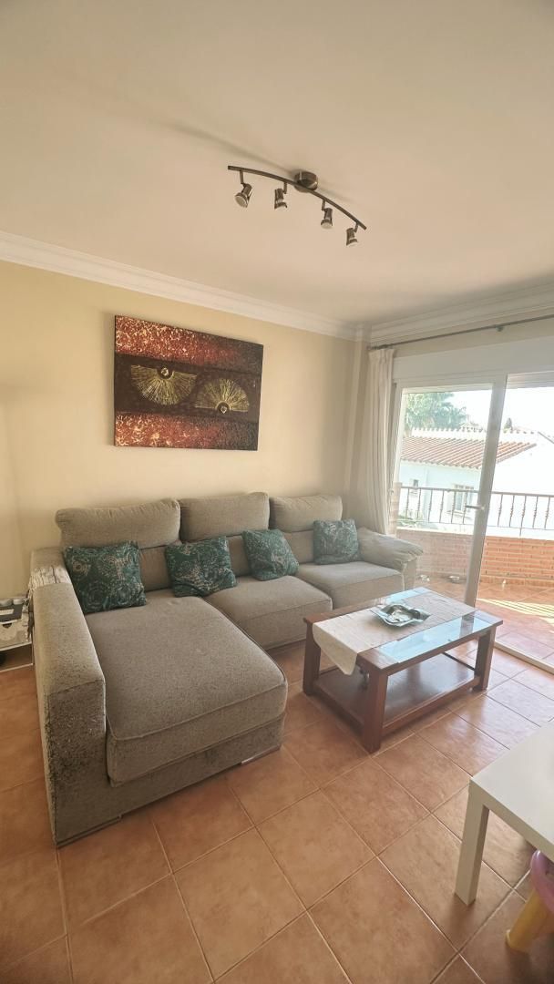 Sala d'estar de Pis en venda en Nerja amb Jardí privat, Terrassa i Traster