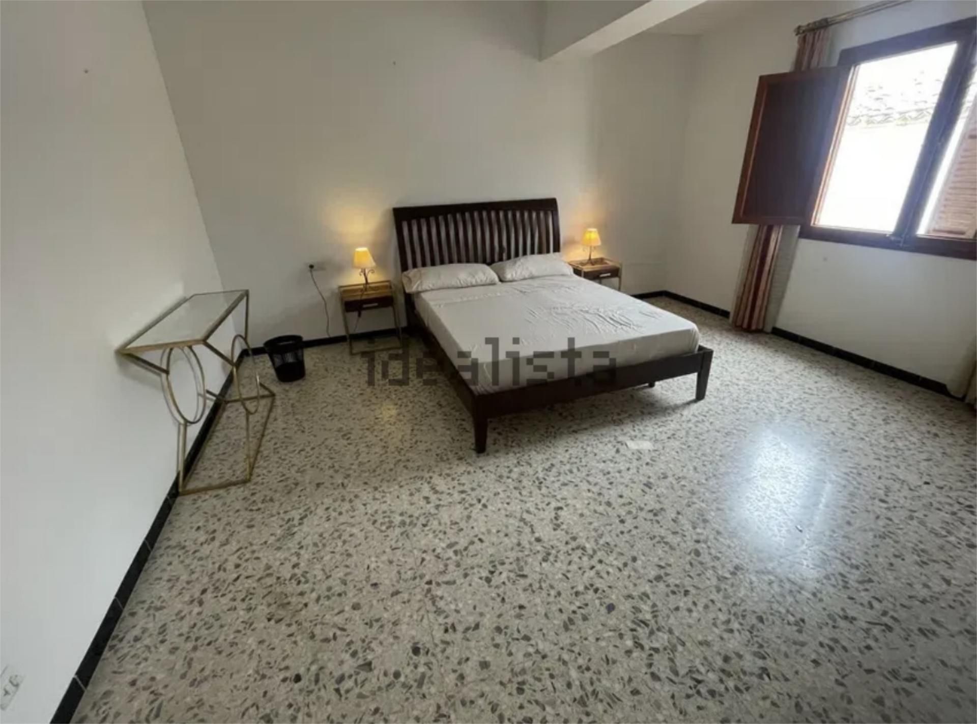 Dormitori de Apartament per a compartir en Llubí amb Parquet, Terrassa i Moblat