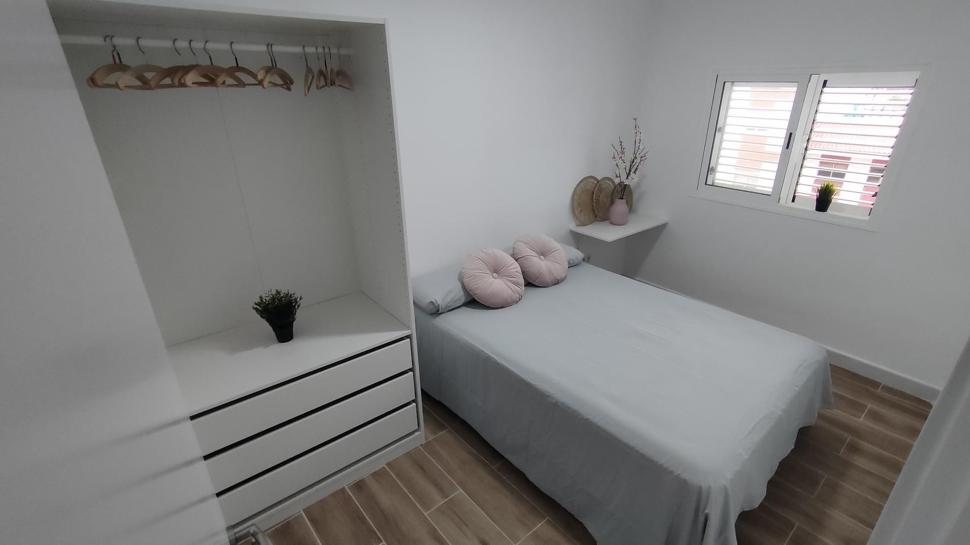 Dormitori de Pis per a compartir en Las Palmas de Gran Canaria amb Parquet, Moblat i Rentadora