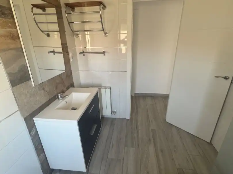 Flat for sale in Avenida de la Reconquista, 18, La Reconquista Bathroom of Flat for sale in Toledo with Air Conditioner, Heating and Private garden