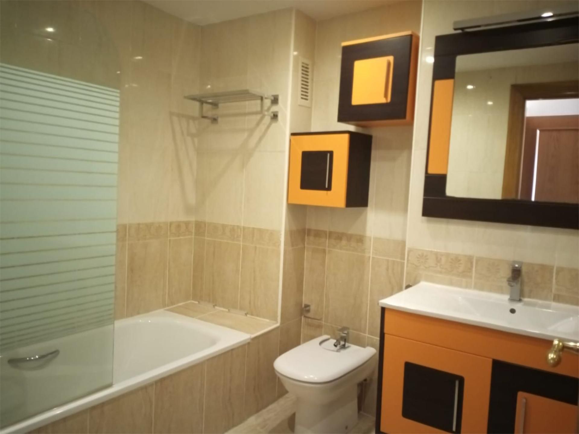 Bathroom of Flat to rent in Xàtiva  with Air Conditioner, Storage room and Furnished