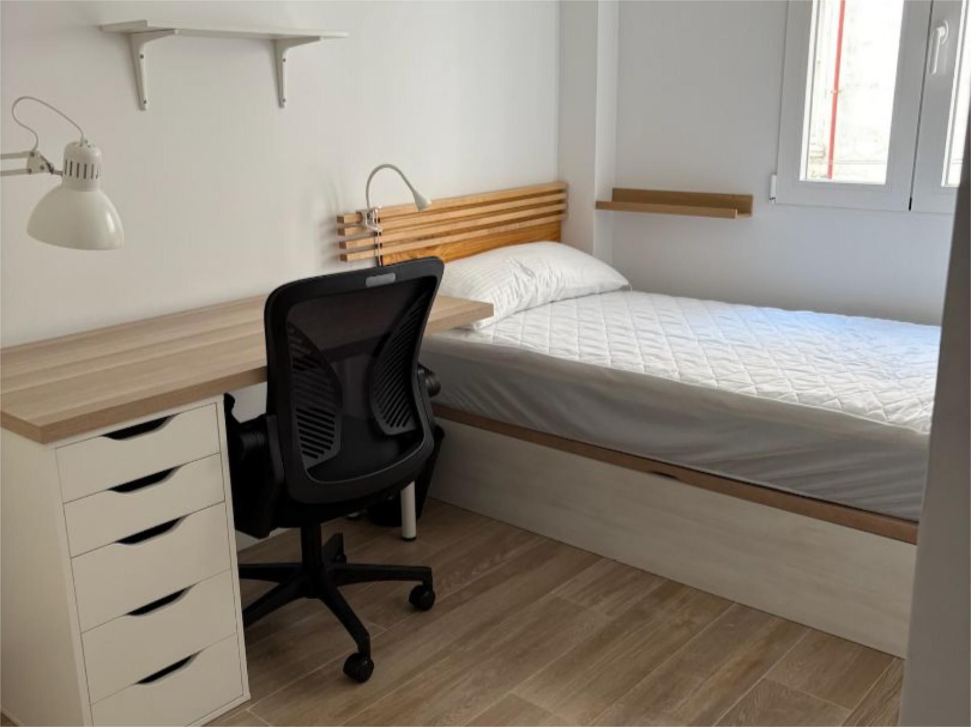 Bedroom of Flat to share in Getafe  with Air Conditioner, Heating and Parquet flooring
