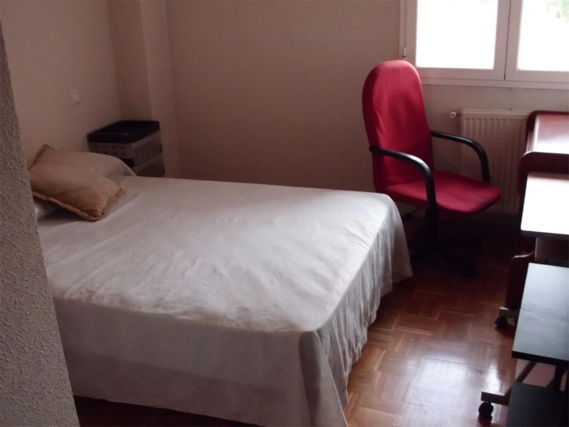 Bedroom of Flat to share in Cuenca Capital  with Heating, Parquet flooring and Terrace