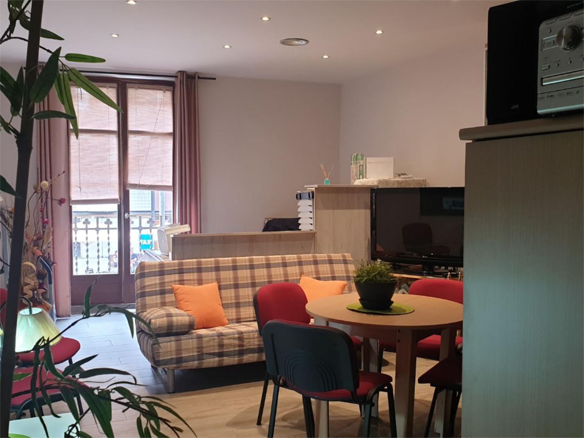 Sala de estar de Piso para compartir en Vic con Aire acondicionado, Calefacción y Parquet