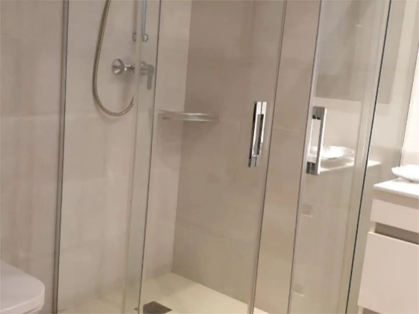 Habitació a Rambla del Carme, 35, Centre Bany de Pis per a compartir en Vic amb Aire condicionat, Calefacció i Parquet