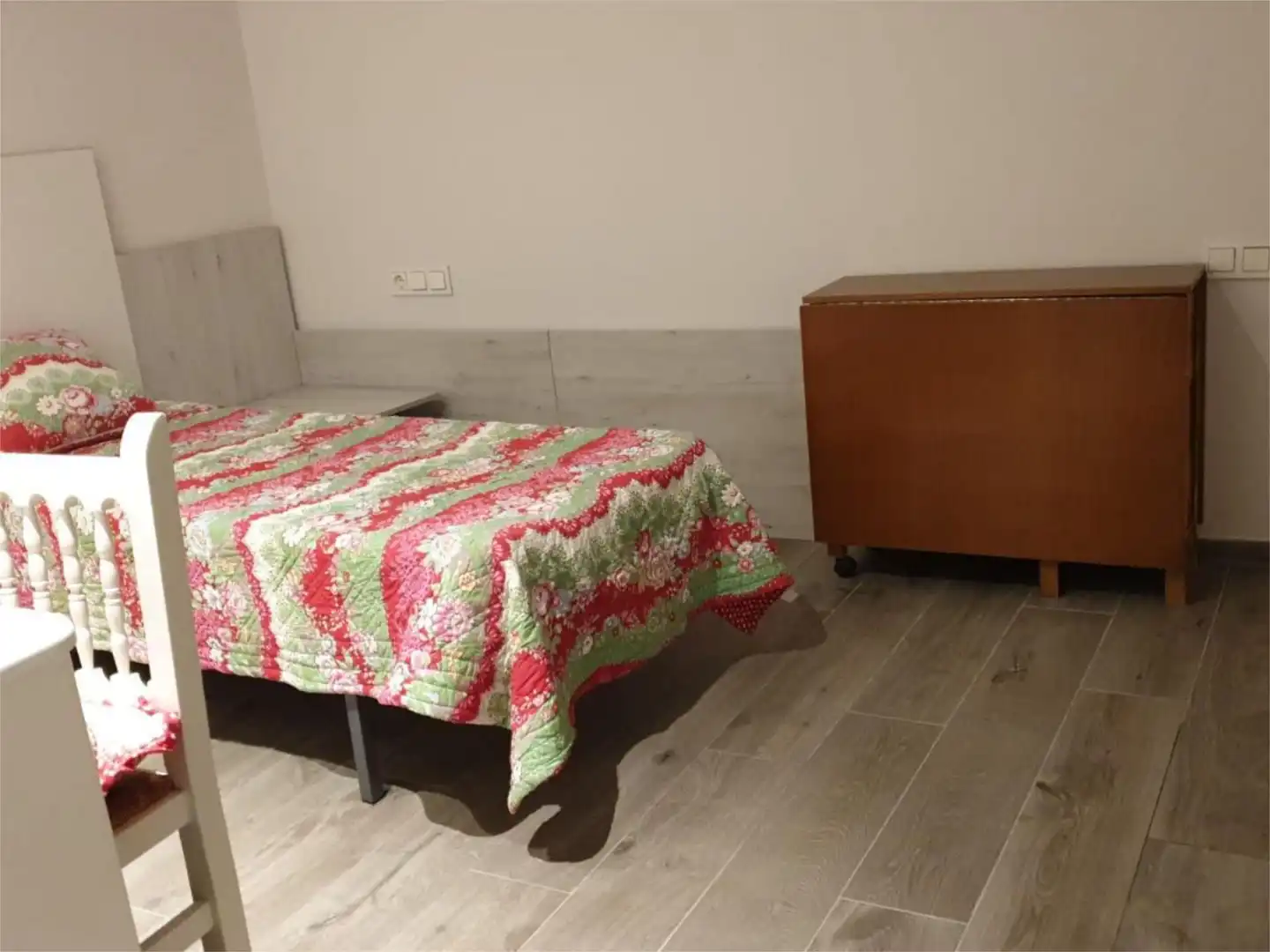 Habitació a Rambla del Carme, 35, Centre Dormitori de Pis per a compartir en Vic amb Aire condicionat, Calefacció i Parquet