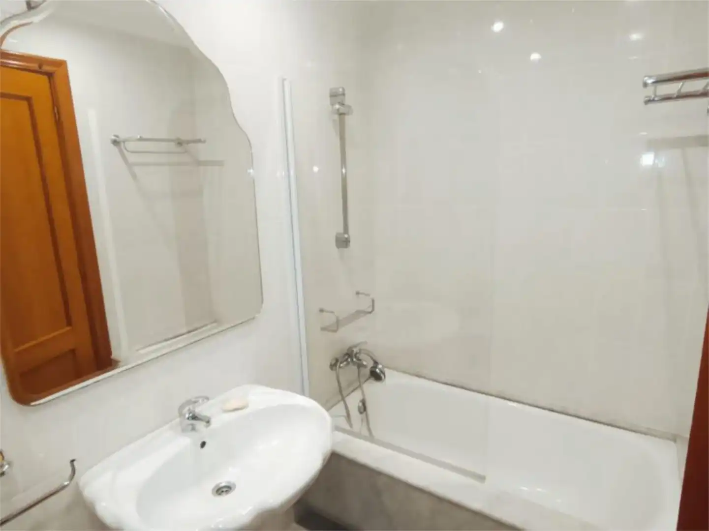 Flat for rent in Ronda das Fontiñas, 23, San Roque - As Fontiñas Bathroom of Flat for rent in Lugo with Heating, Parquet flooring and Furnished