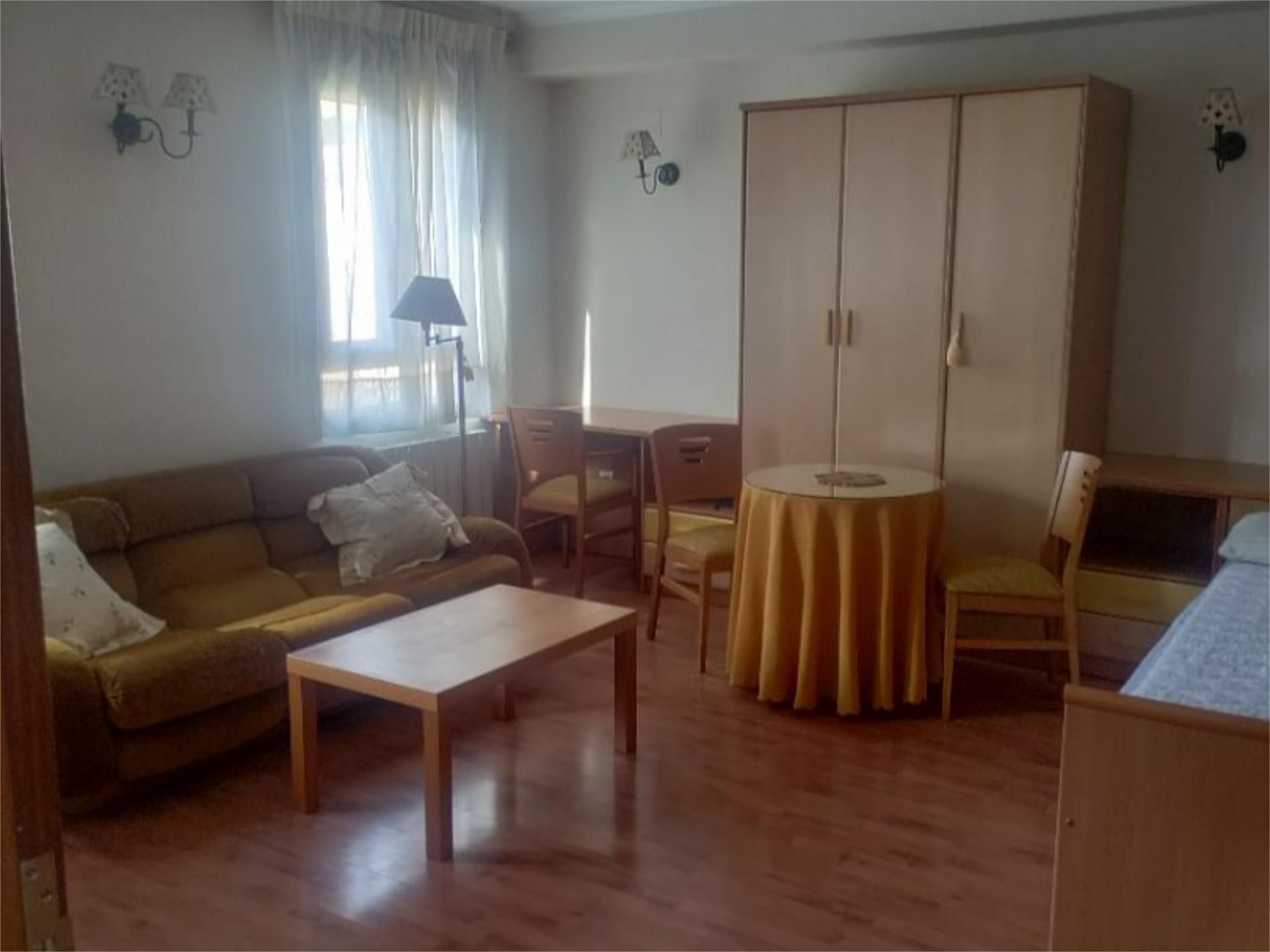 Sala d'estar de Pis de lloguer en  Toledo Capital amb Aire condicionat, Calefacció i Moblat
