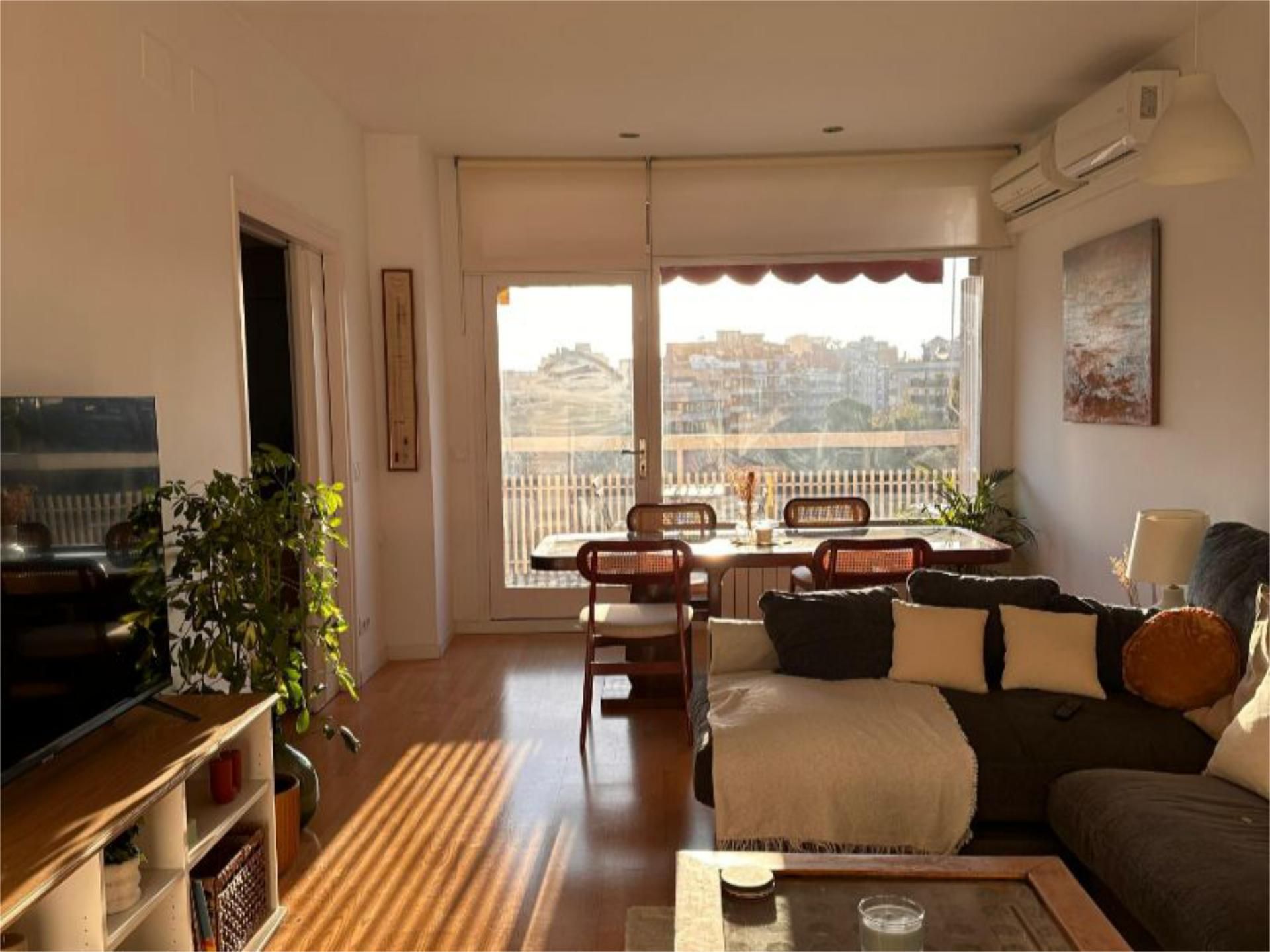 Living room of Flat to rent in  Barcelona Capital  with Air Conditioner and Balcony